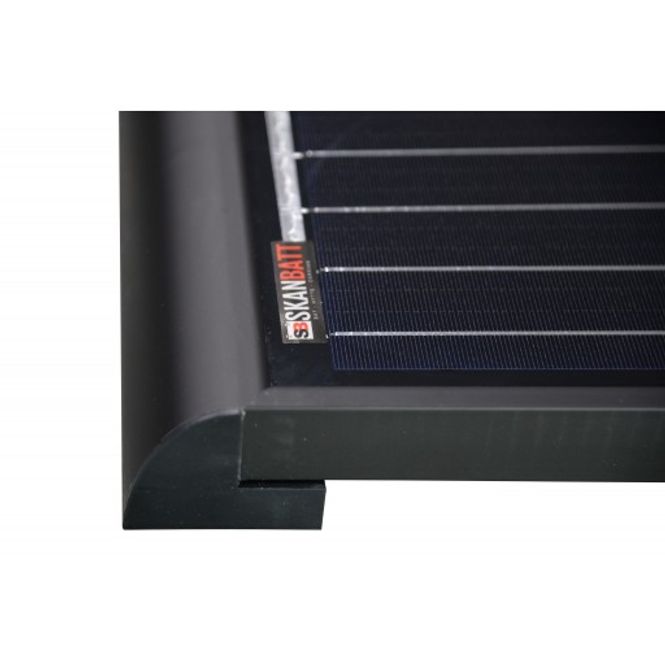 Hovedbilde SKANBATT AERO 200W panel med 7M kabel og fastmonterte spoilere